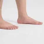 Le pied plat : symptômes et traitements