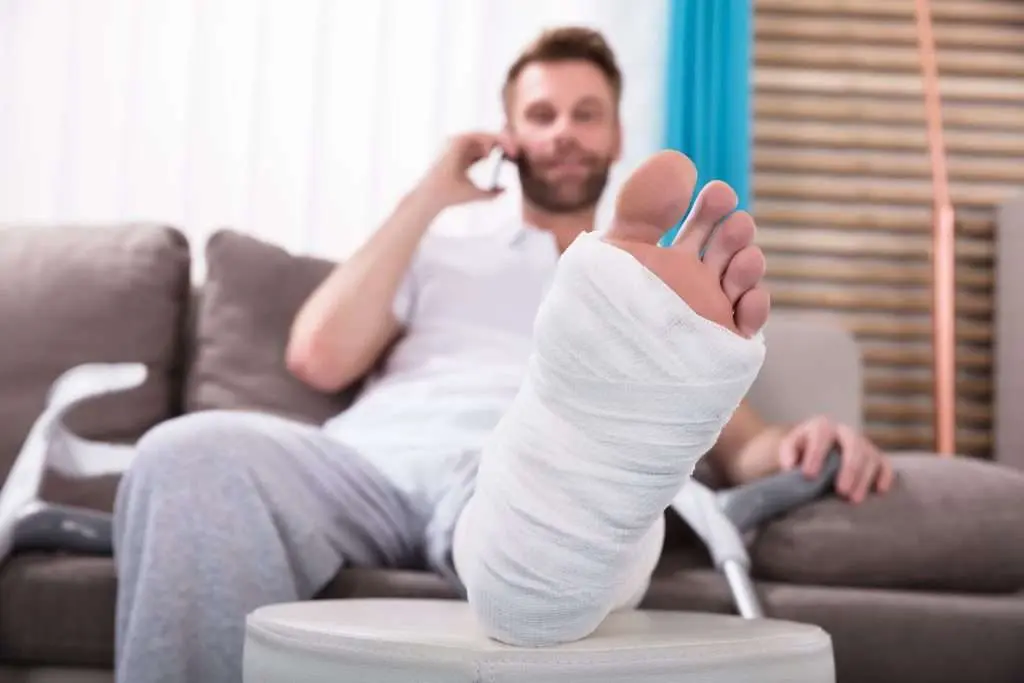 Broken foot in a cast 5 sports you can play PiedRéseau