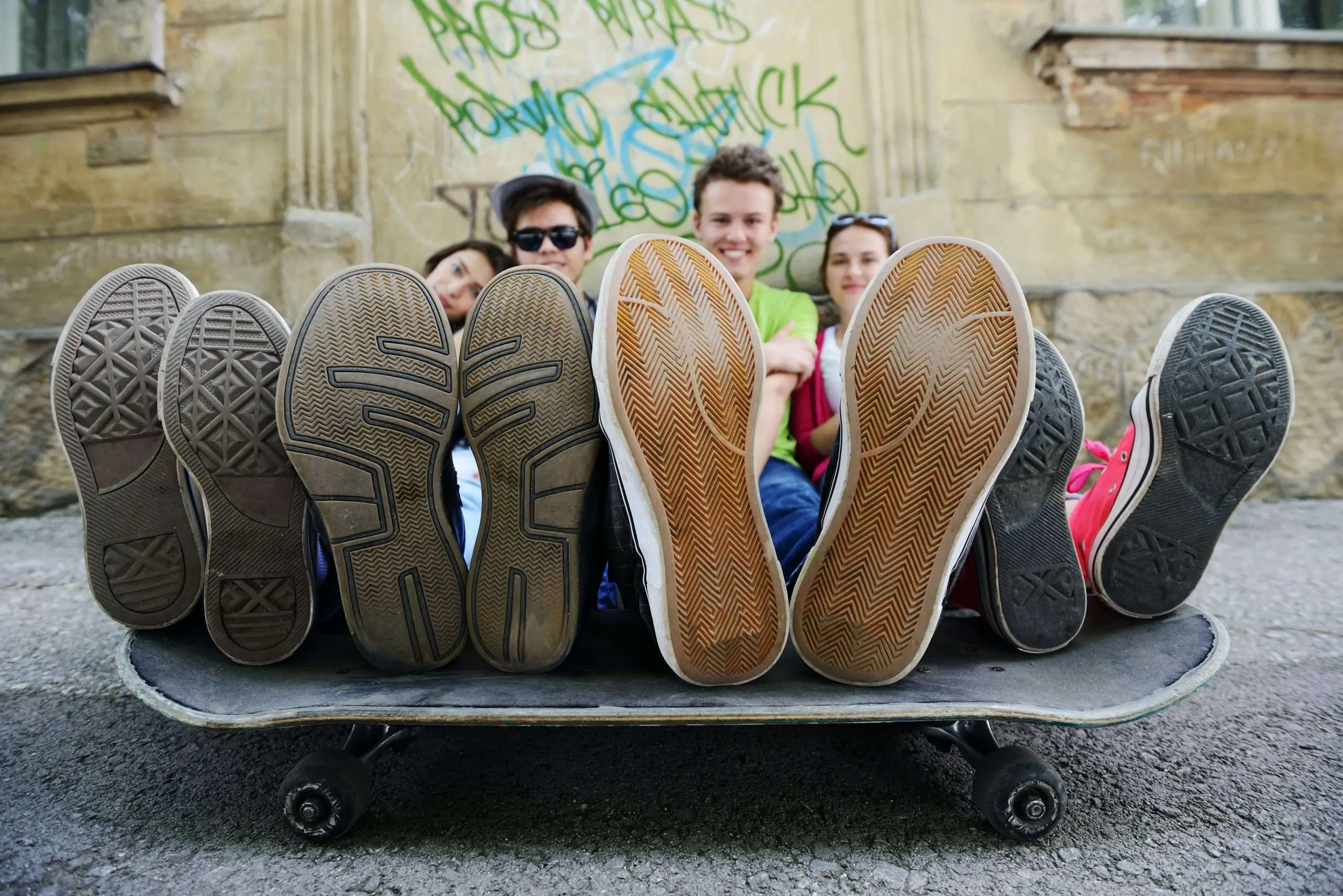 Encourager son adolescent à prendre soin de ses pieds