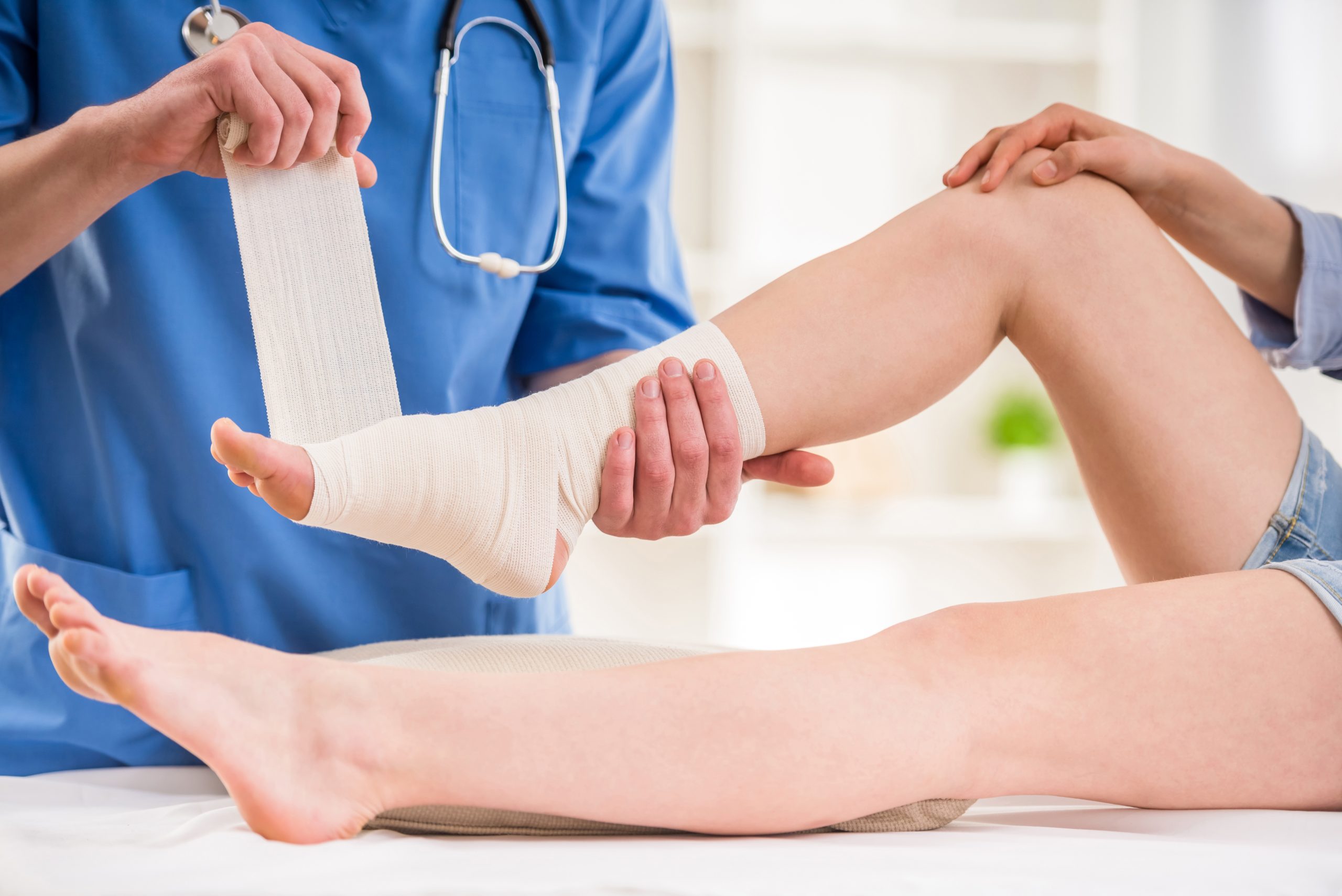 Réaliser un bandage au pied et savoir quand l’utiliser