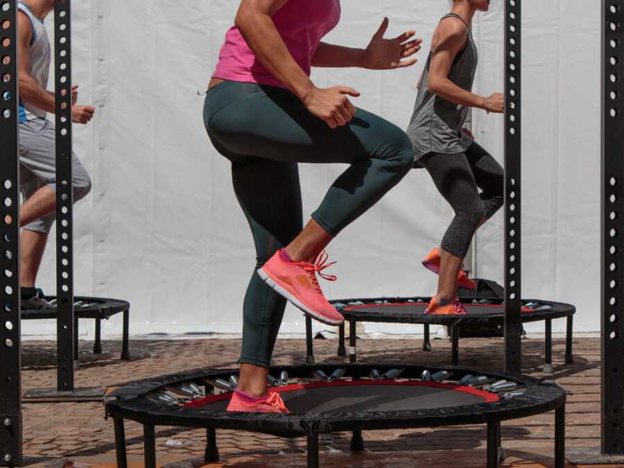 Le trampoline : est-ce une activité à risques pour les pieds ? 