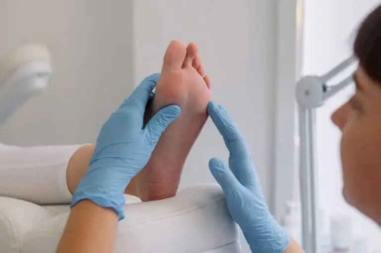 Image de :Douleurs aux pieds : Quand faut-il consulter un podiatre ?