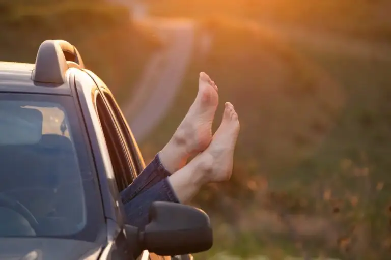 Image de :Soins des pieds en voyage astuces et liste des essentiels