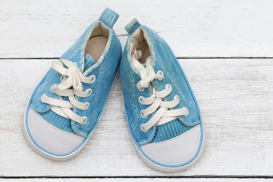 How do I choose the right baby shoes?